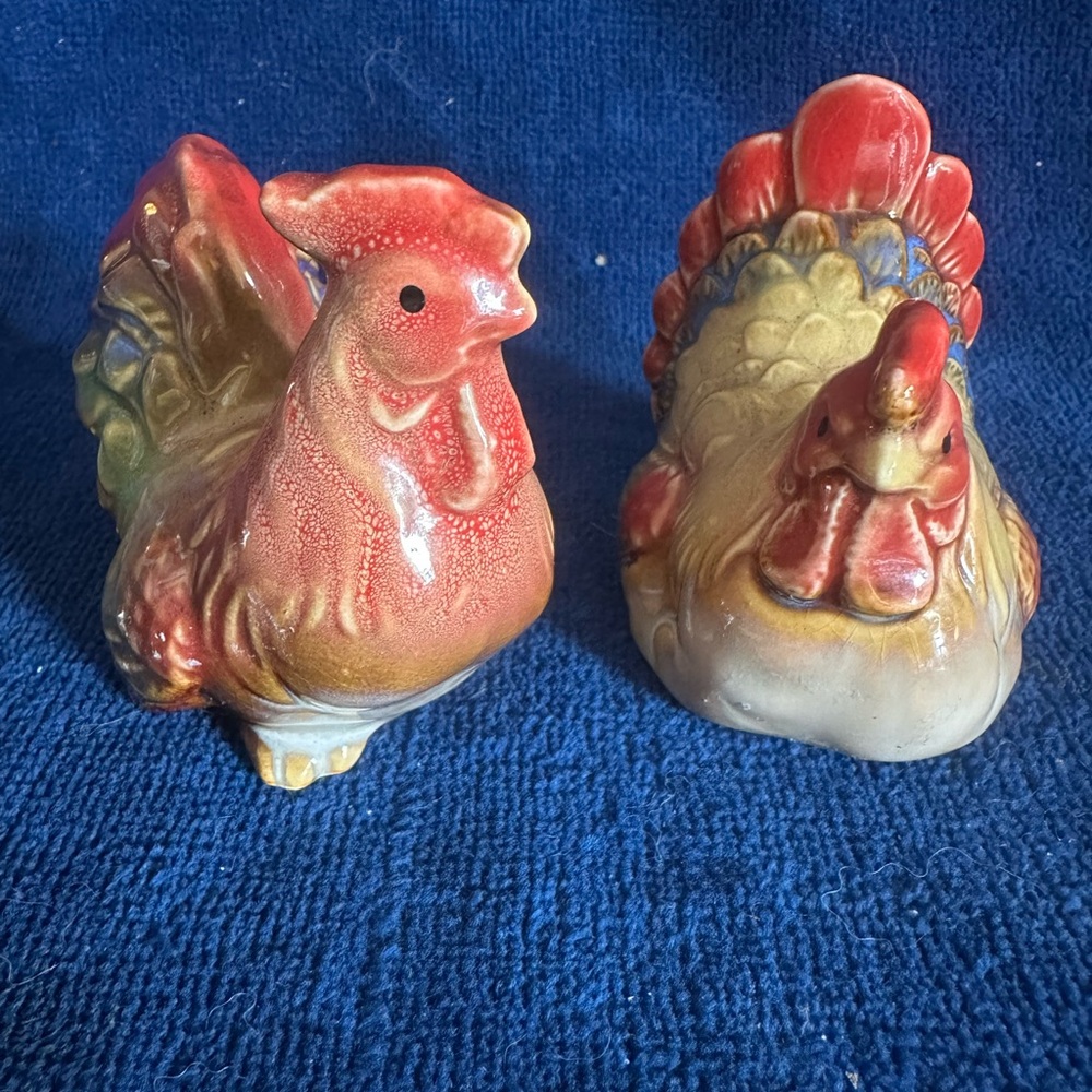 Vintage Chicken Salt & Pepper Shakers Rooster Hen Colorful Table Accents EUC